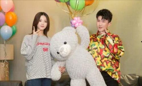 为了吃瓜他进娱乐圈,他意外踏入娱乐圈，开启璀璨星途